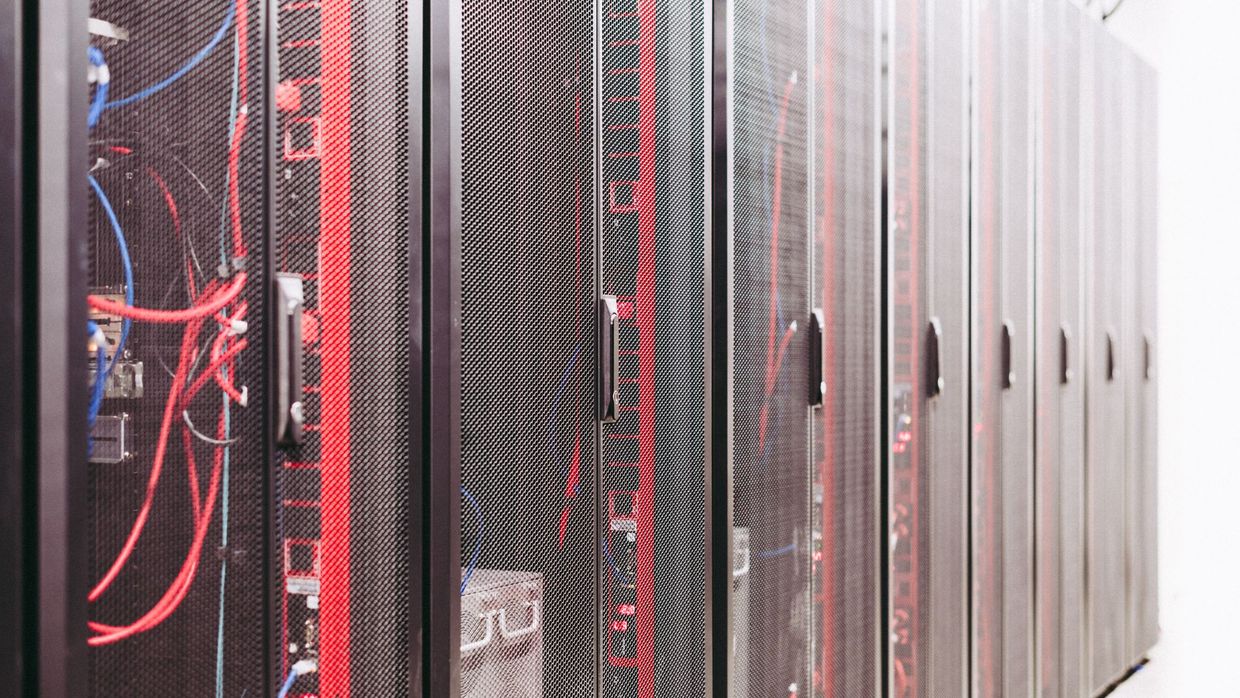 Log file analysis: system with various wires managing access to centralized resource of server in data center